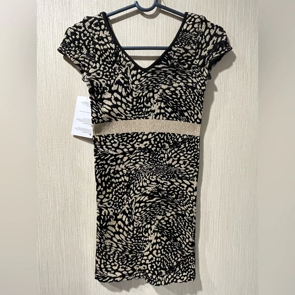 BEBE Stretch Nylon/Spandex w/Gold Metallic Accents Cap Sleeve “V”Neck Mini Dress - Picture 2 of 10